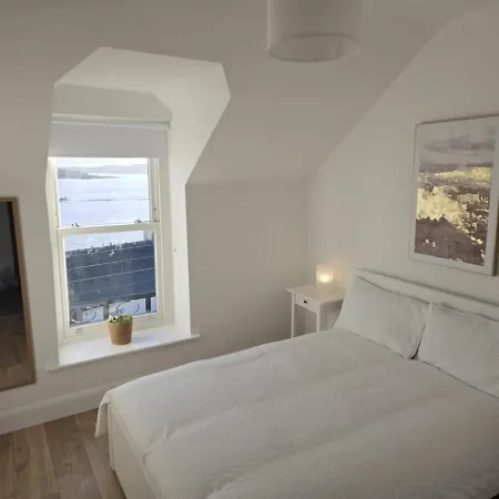 2 Bed With Harbour Views 3 *