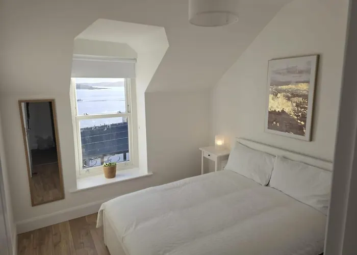 2 Bed With Harbour Views 3 *